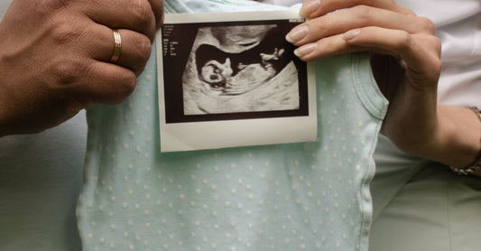What to Gift After the First Ultrasound: Meaningful Ideas That Are Not Baby Clothes
